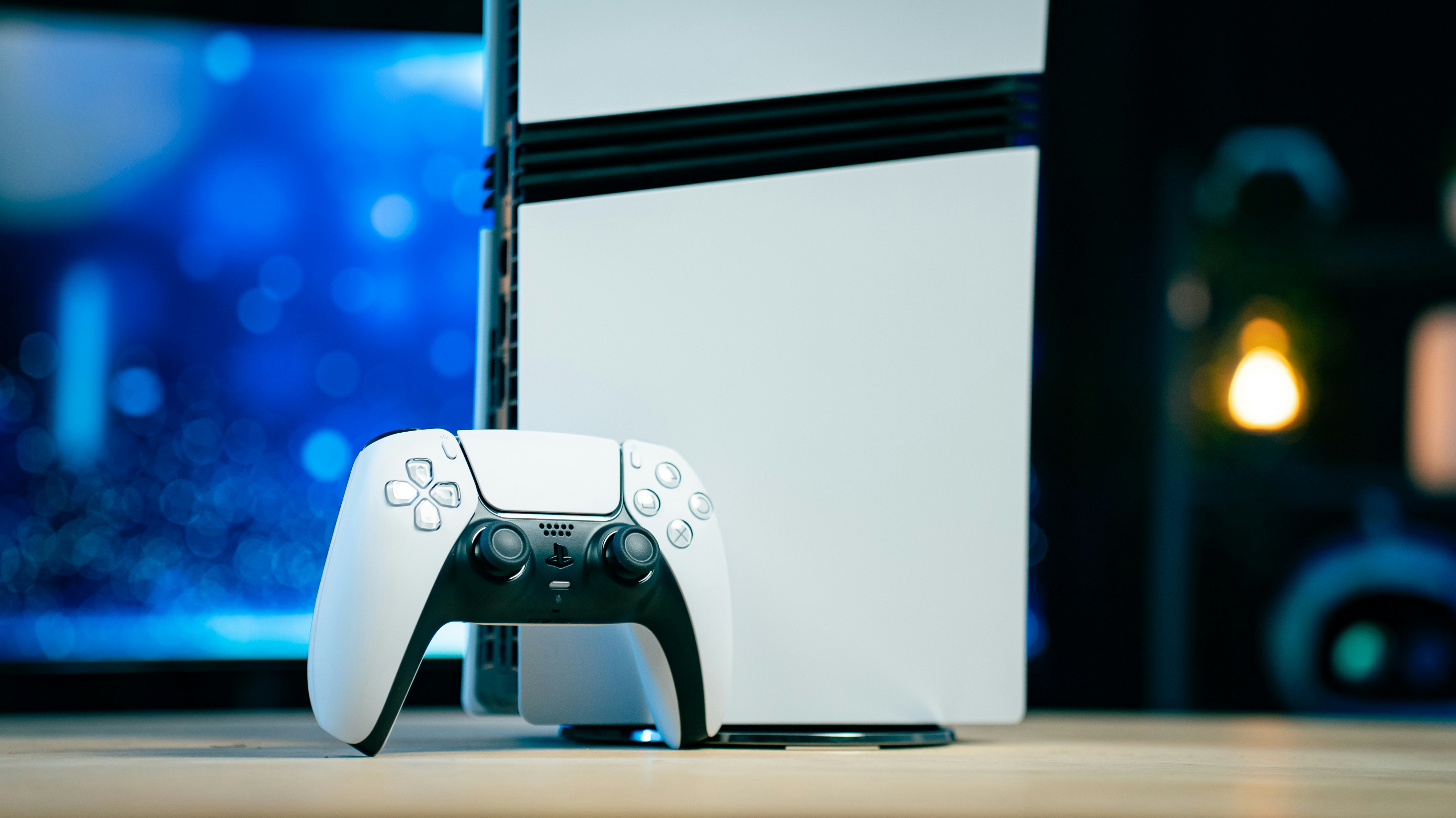 ЕС может запретить импорт Xbox и PlayStation в Россию