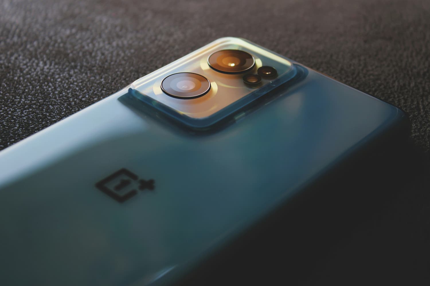 OnePlus анонсировала OxygenOS 15: ИИ-функции, повышенная безопасность и оптимизация системы