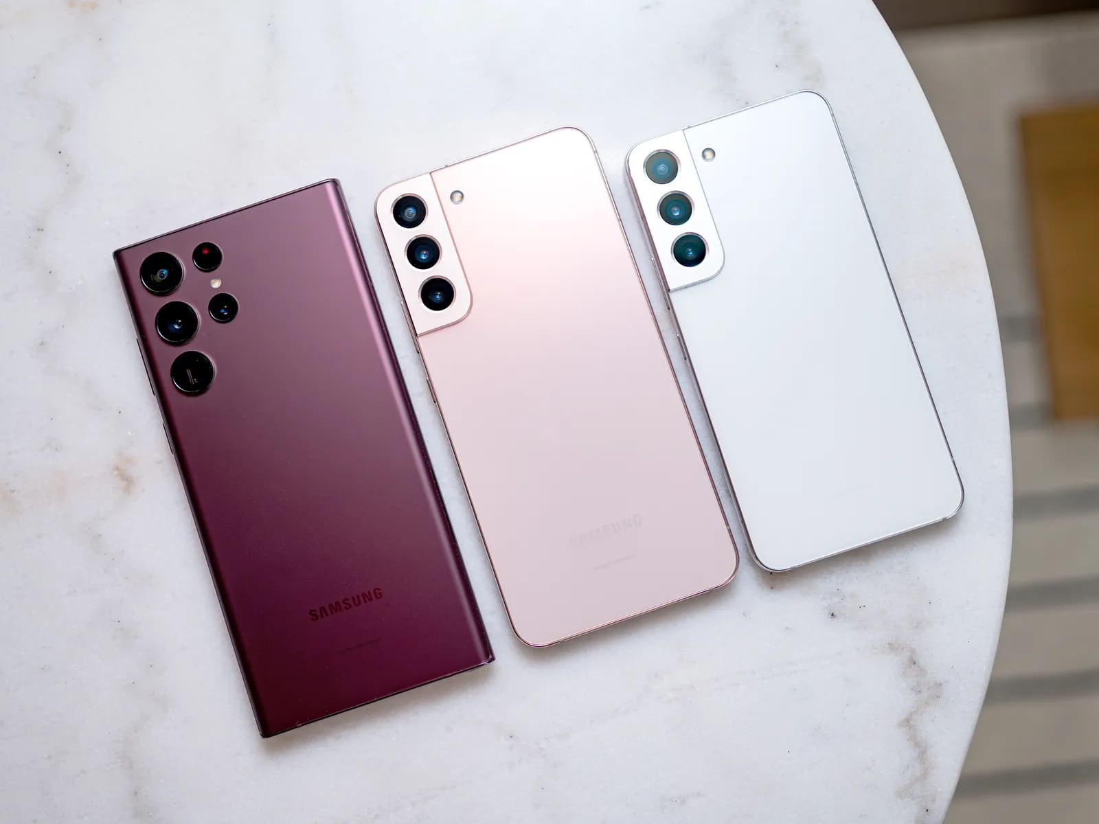 Samsung приостановила обновление One UI 8 для Galaxy S22: причины неизвестны