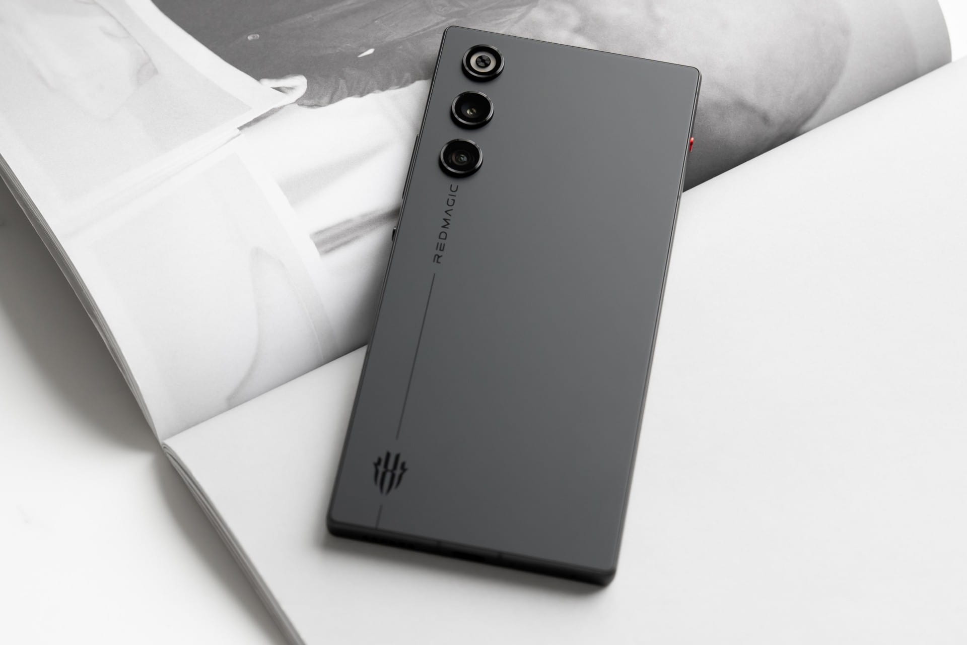 Характеристики Red Magic 11 Air в базе TENAA: аккумулятор 7000 мАч и процессор 4.2 ГГц