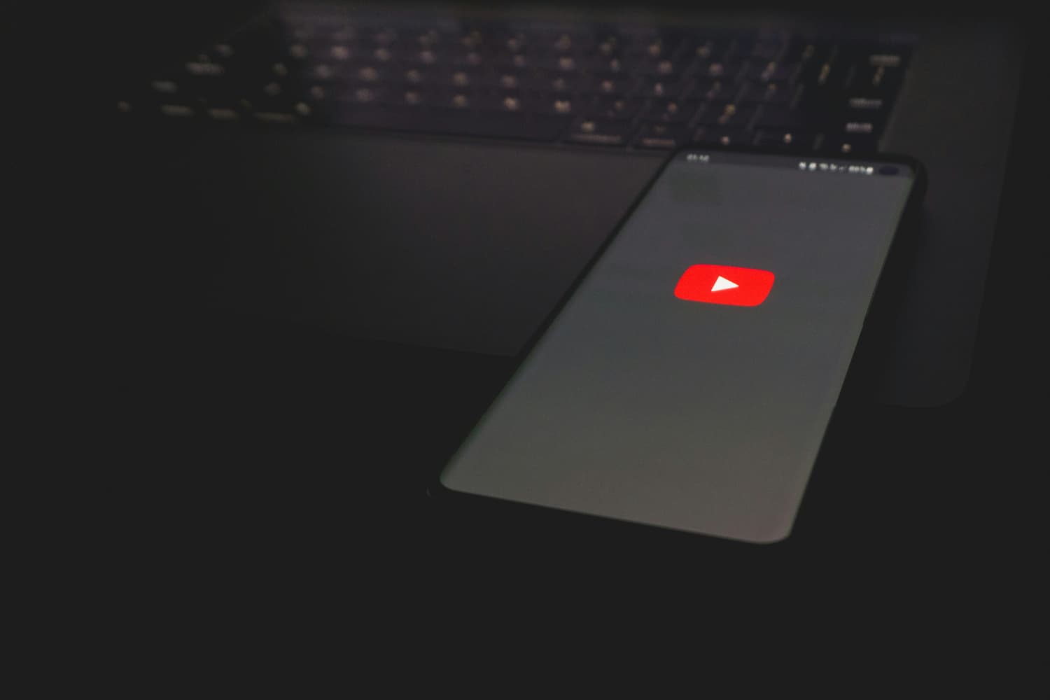 YouTube стал недоступен на мобильных сетях в России